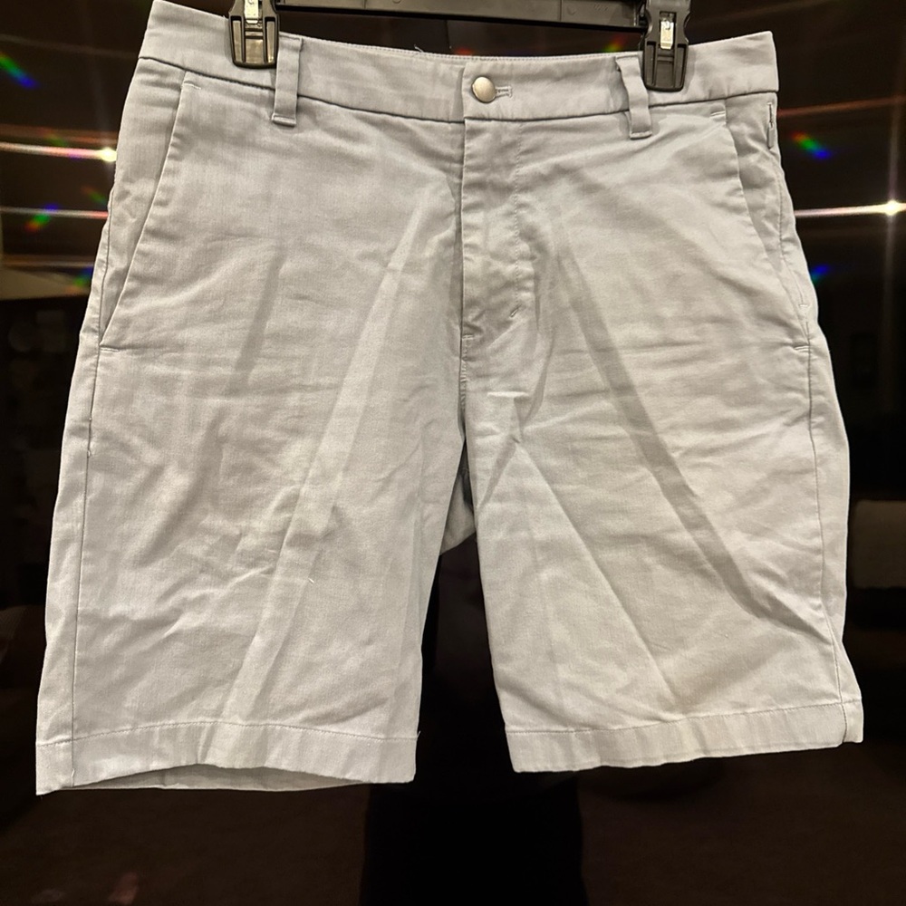 lululemon Men's Soft Gray Flat Front Shorts size 30
